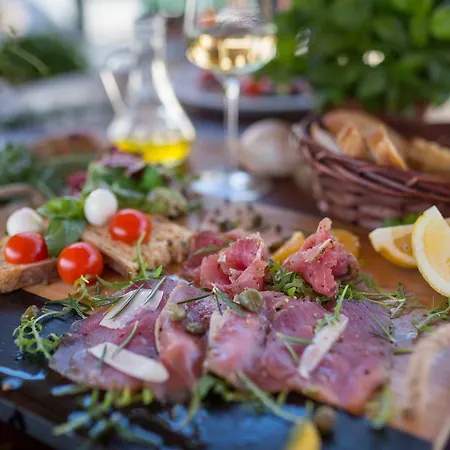 Hotel apartamentowy Golden Bay Hvar 4*