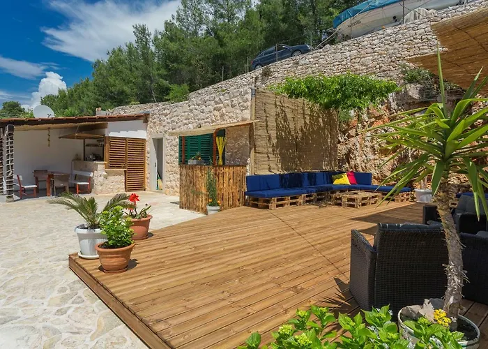 Golden Bay Hvar Aparthotel