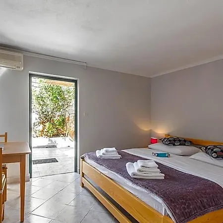 Golden Bay Hvar חוואר