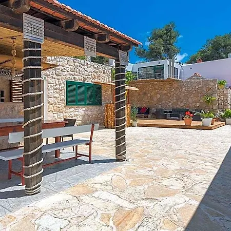 מלון דירות Golden Bay Hvar 4*