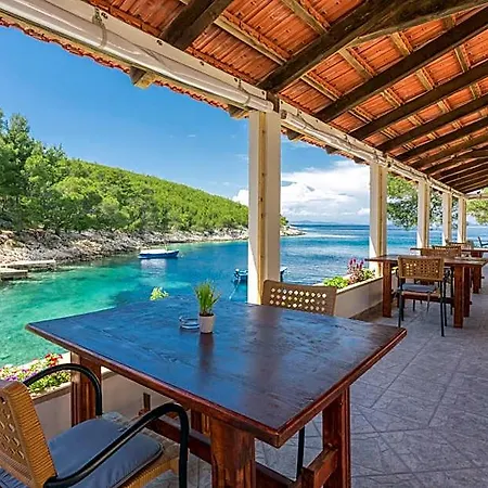 מלון דירות Golden Bay Hvar 4*