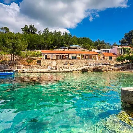 מלון דירות Golden Bay Hvar 4*