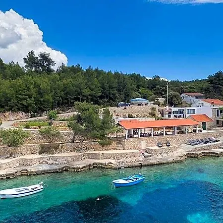 Golden Bay Hvar חוואר