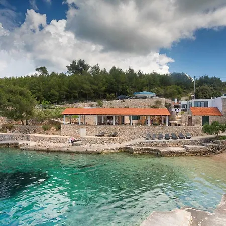 Golden Bay Hvar Aparthotel *