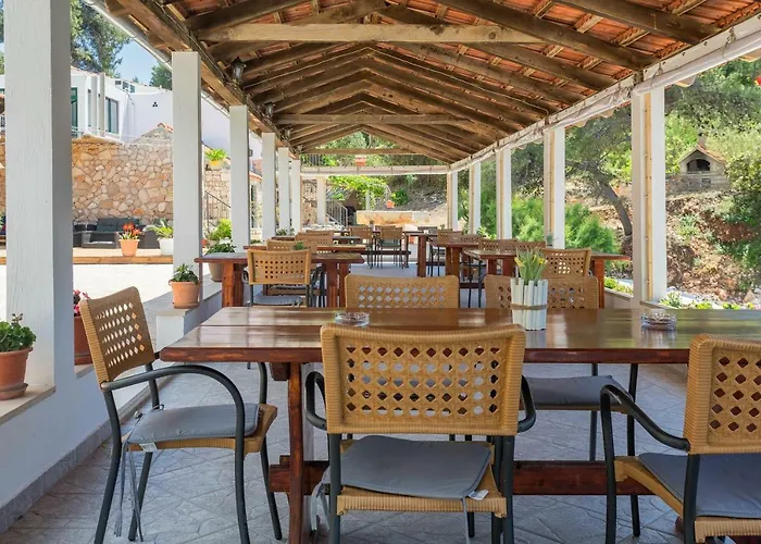 Golden Bay Hvar Апарт-готель