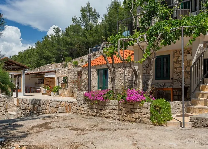 Golden Bay Hvar Апарт-готель